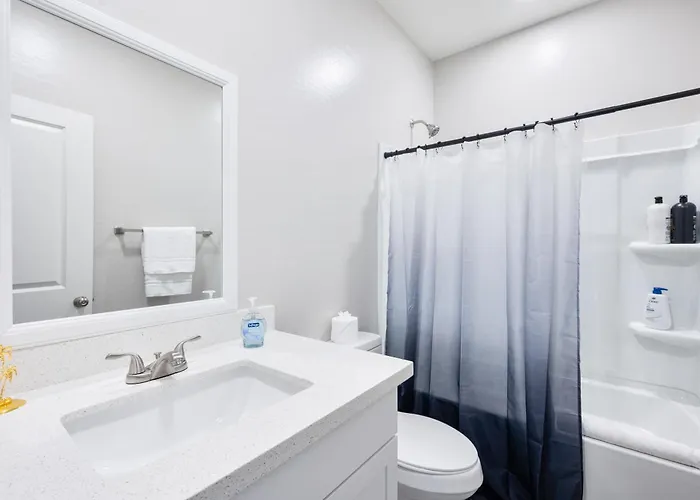 Apartment Stylish 2b2b Comfort Glendale
